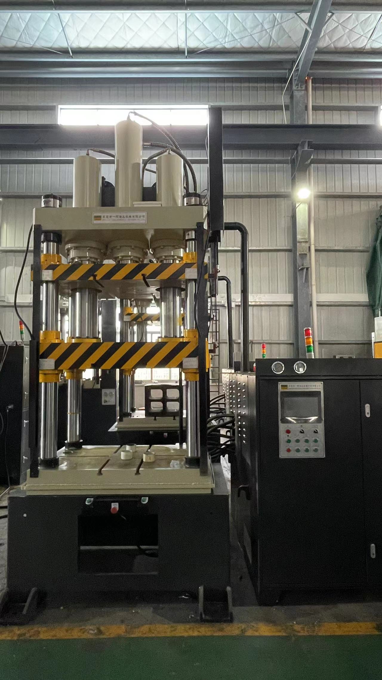 About hydraulic powder compacting machines and mechanical powder compacting machines